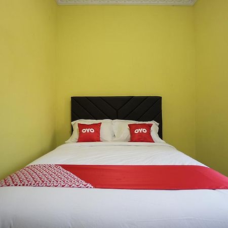Oyo 2486 Bahana Guest House Manado Esterno foto