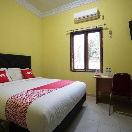 Oyo 2486 Bahana Guest House Manado Esterno foto