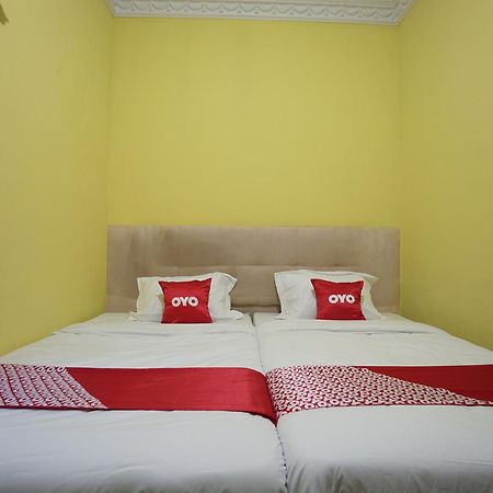 Oyo 2486 Bahana Guest House Manado Esterno foto