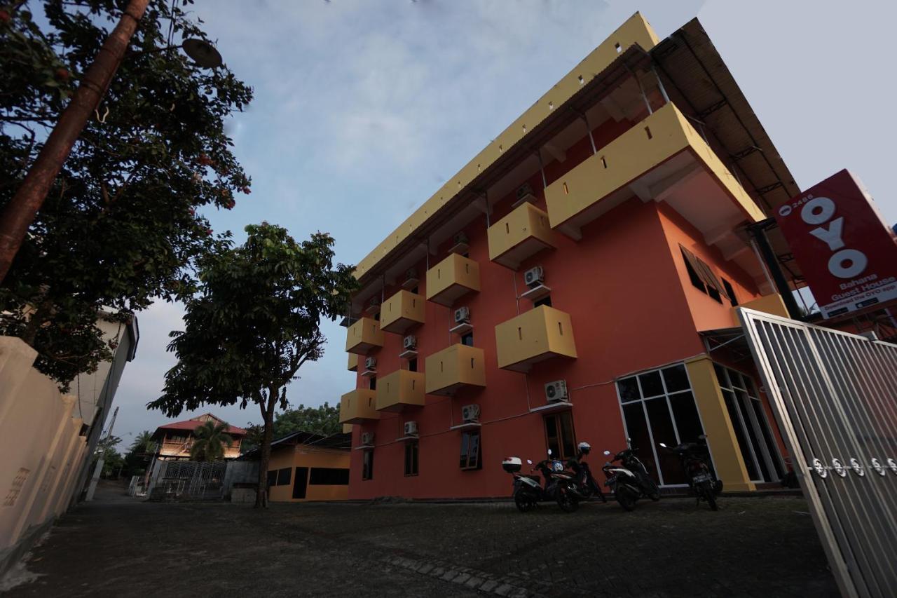 Oyo 2486 Bahana Guest House Manado Esterno foto