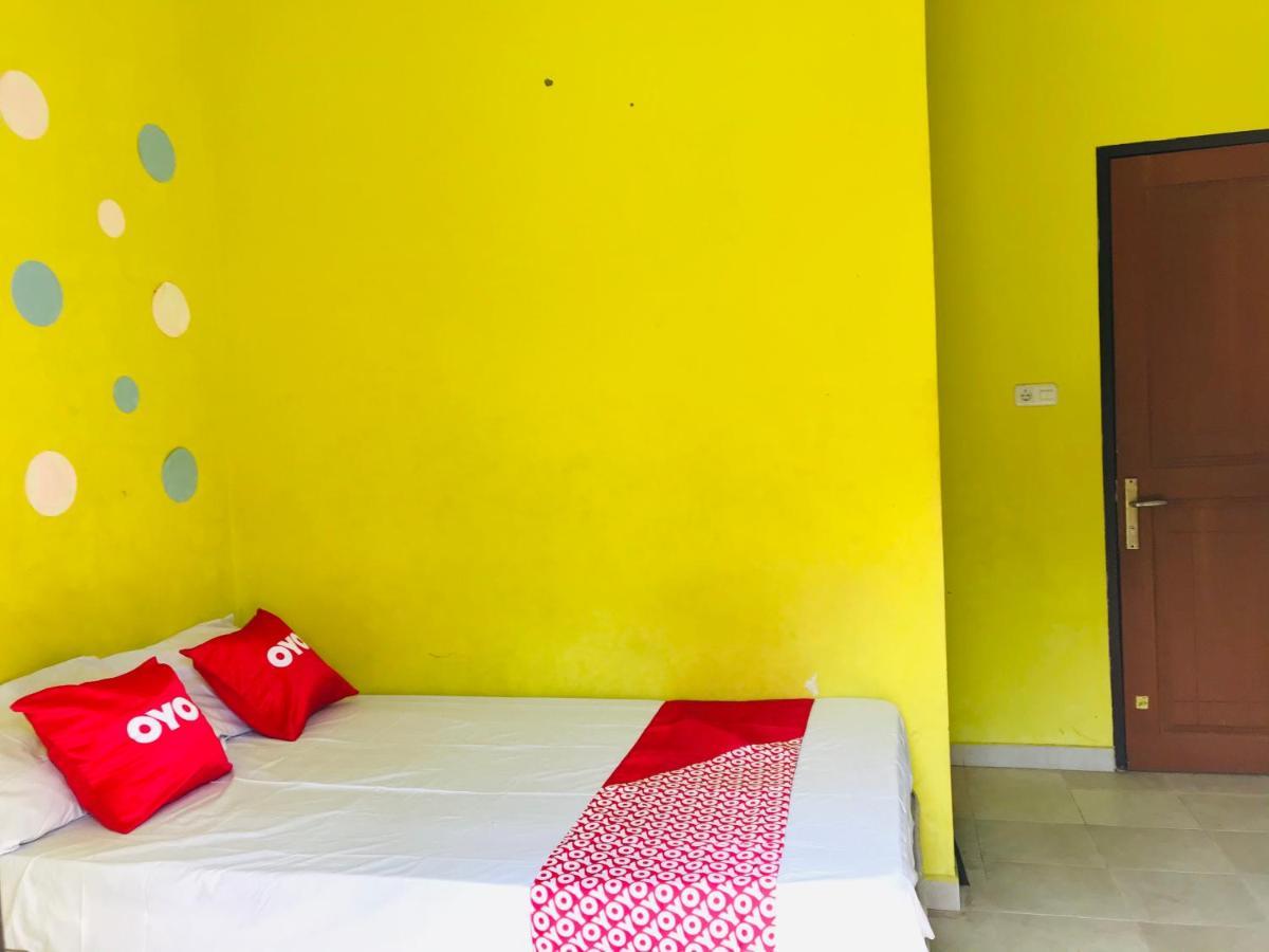 Oyo 2486 Bahana Guest House Manado Esterno foto