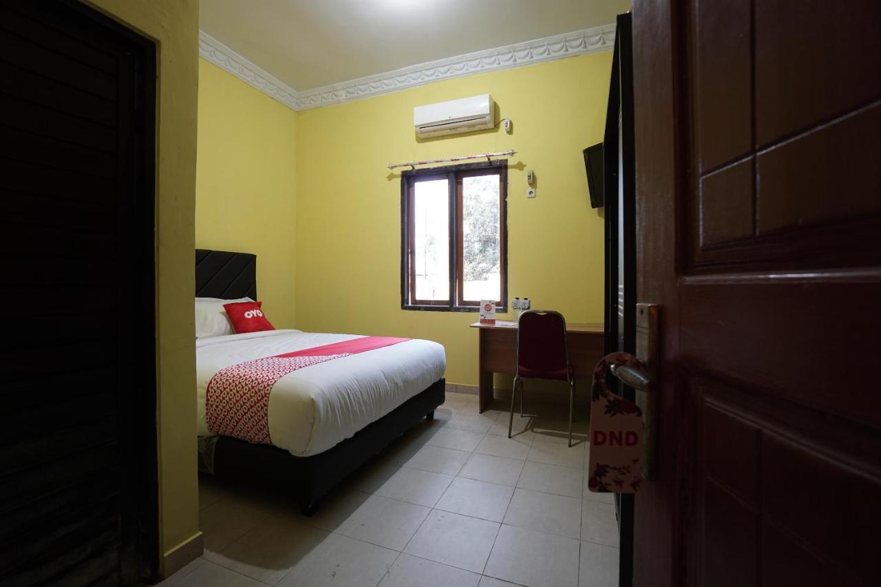 Oyo 2486 Bahana Guest House Manado Esterno foto