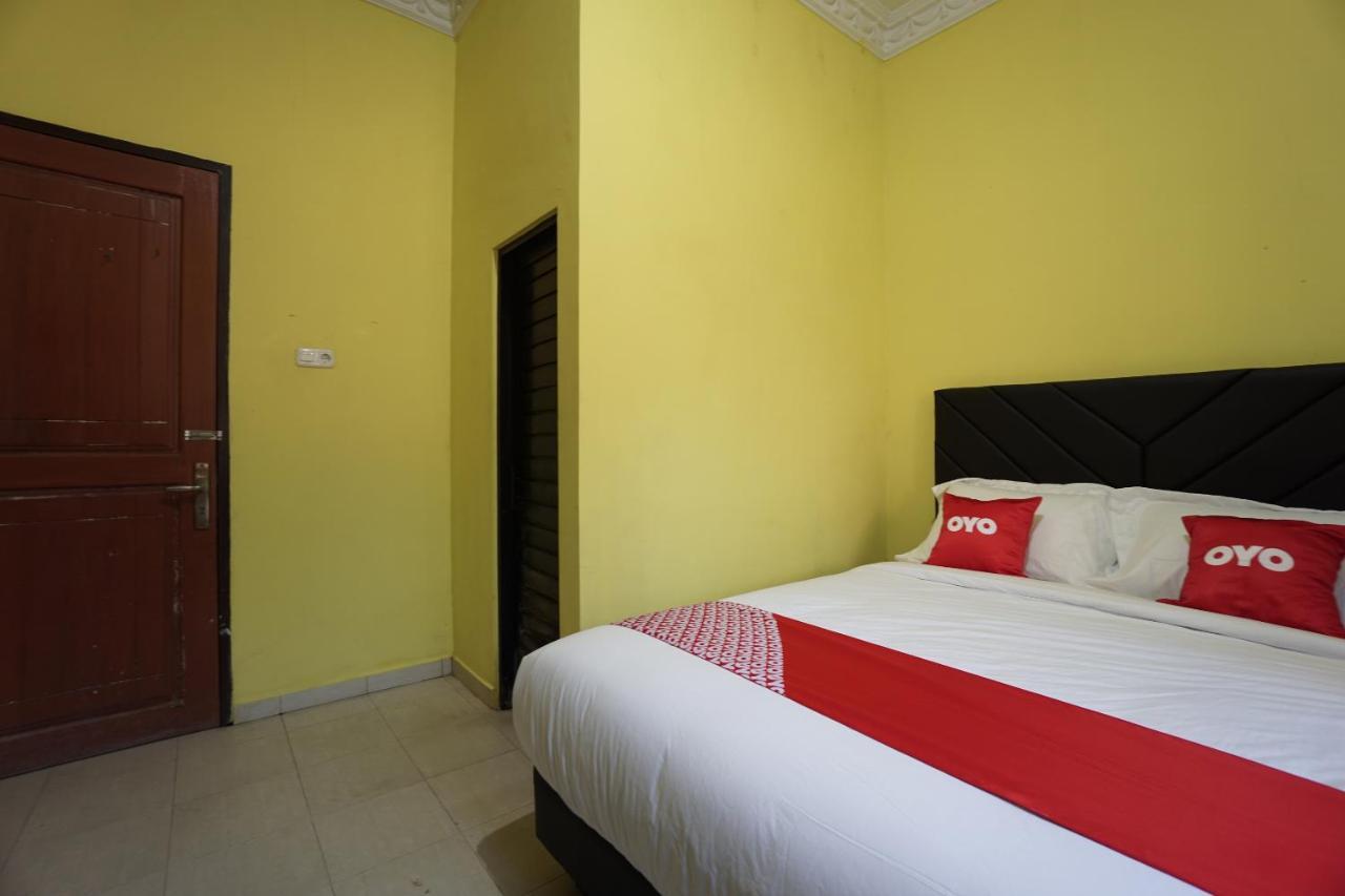 Oyo 2486 Bahana Guest House Manado Esterno foto