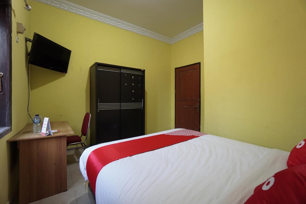Oyo 2486 Bahana Guest House Manado Esterno foto