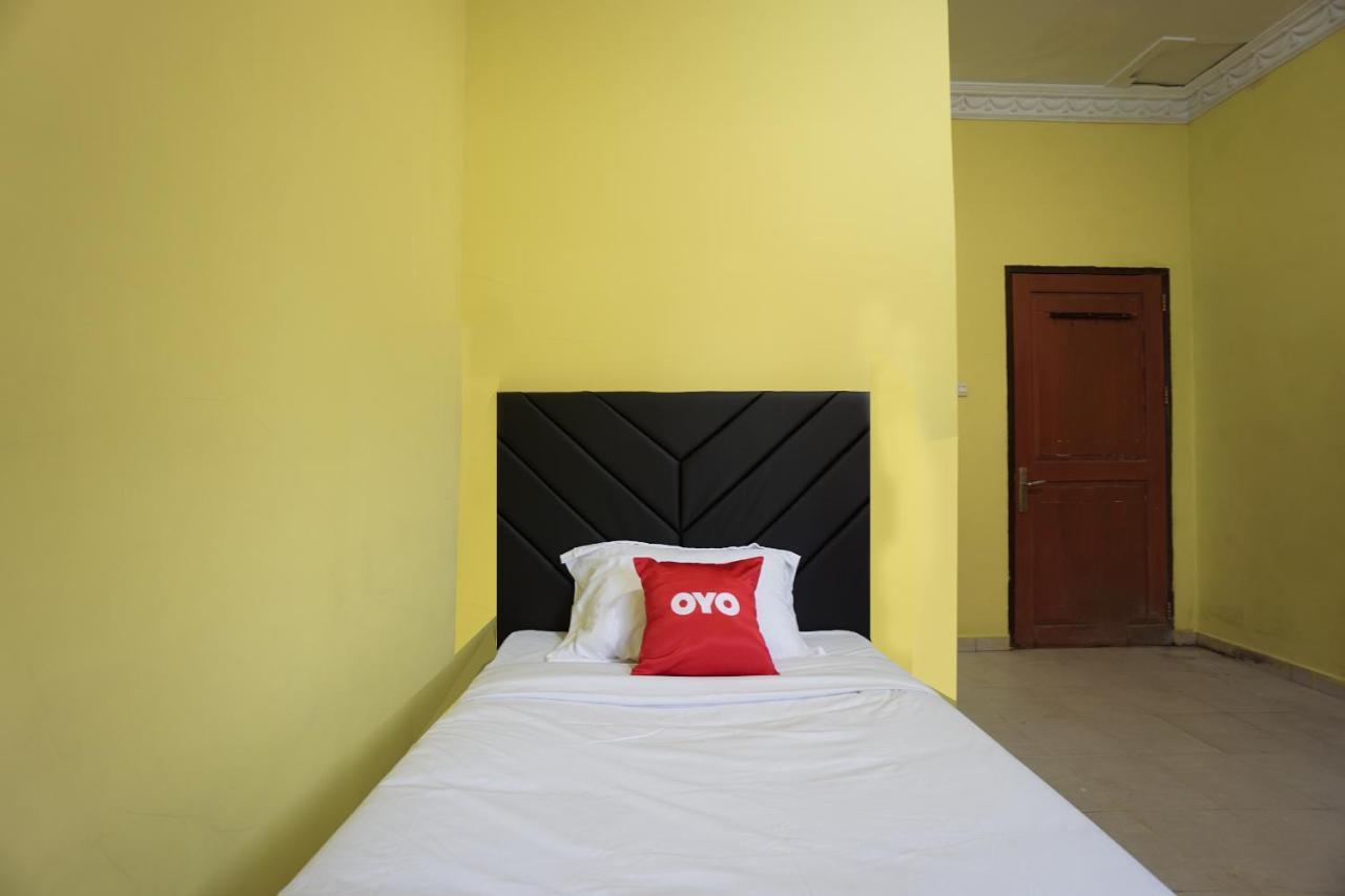 Oyo 2486 Bahana Guest House Manado Esterno foto
