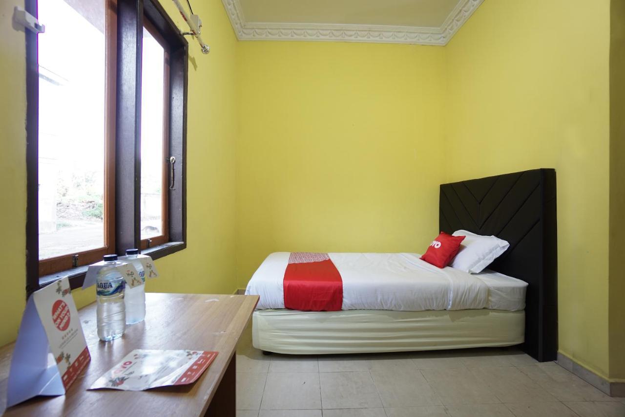 Oyo 2486 Bahana Guest House Manado Esterno foto